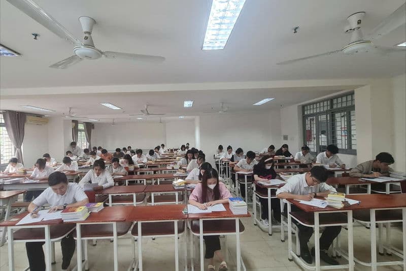 Hoạt động của TAND TP.Hồ Chí Minh TAND TP.HCM tổ chức thi vòng 2 kỳ thi tuyển công chức(Trích từ báo congly.vn-Nguyễn Quang)