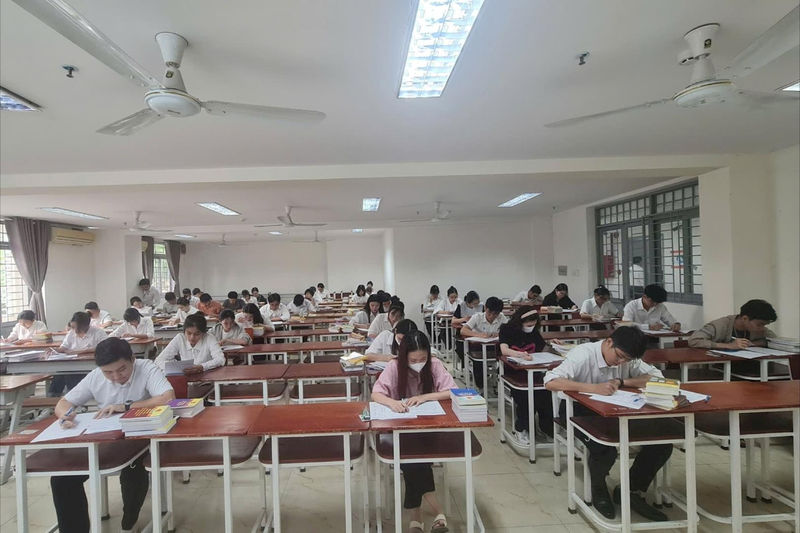 Hoạt động của TAND TP.Hồ Chí Minh TAND TP.HCM tổ chức thi vòng 2 kỳ thi tuyển công chức(Trích từ báo congly.vn-Nguyễn Quang)